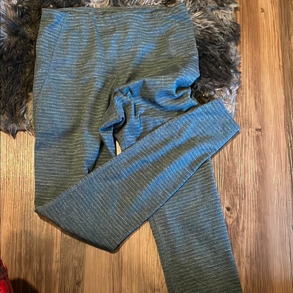 All in motion - Picture 1 of 2